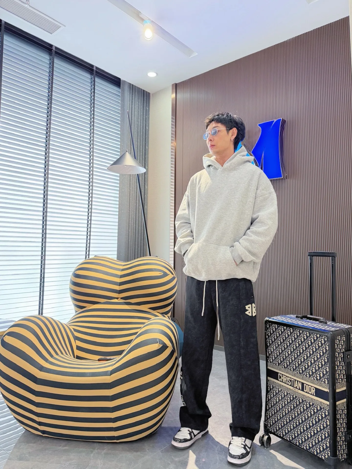 Balenciaga 🆕2026 Autumn and Winter New Arrival Casual Pants! 🎁On sale simultaneously on the official website. Brand Classic LOGO casual pants, customized fabrics, excellent comfort and strong touch. Highly recognisable, perfect appearance and craftsmanship. Size:M-3XL